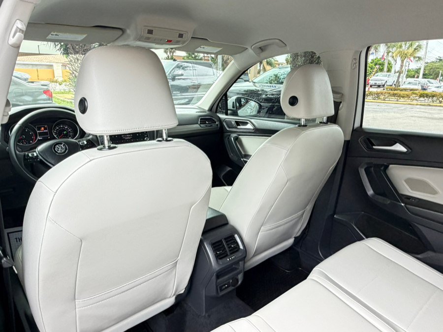 Used 2020 Volkswagen Tiguan SE FWD image 18