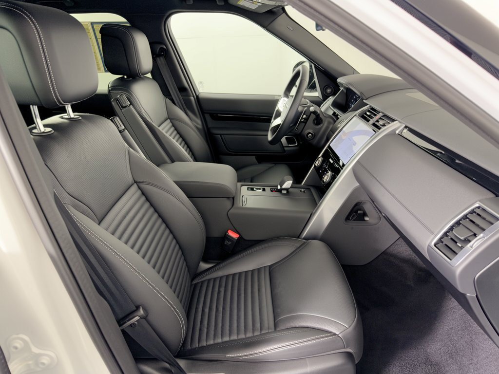 Used 2026 Land Rover Discovery S AWD/4WD image 30