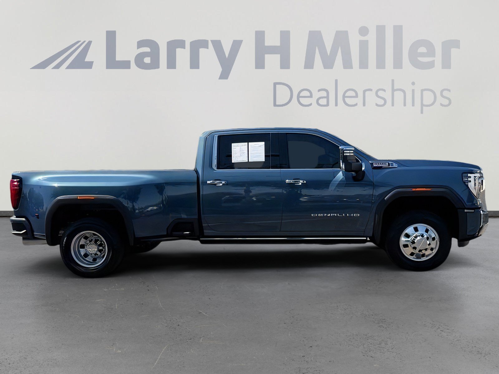 Used 2024 GMC Sierra 3500 Denali w/ Technology Package AWD/4WD image 6