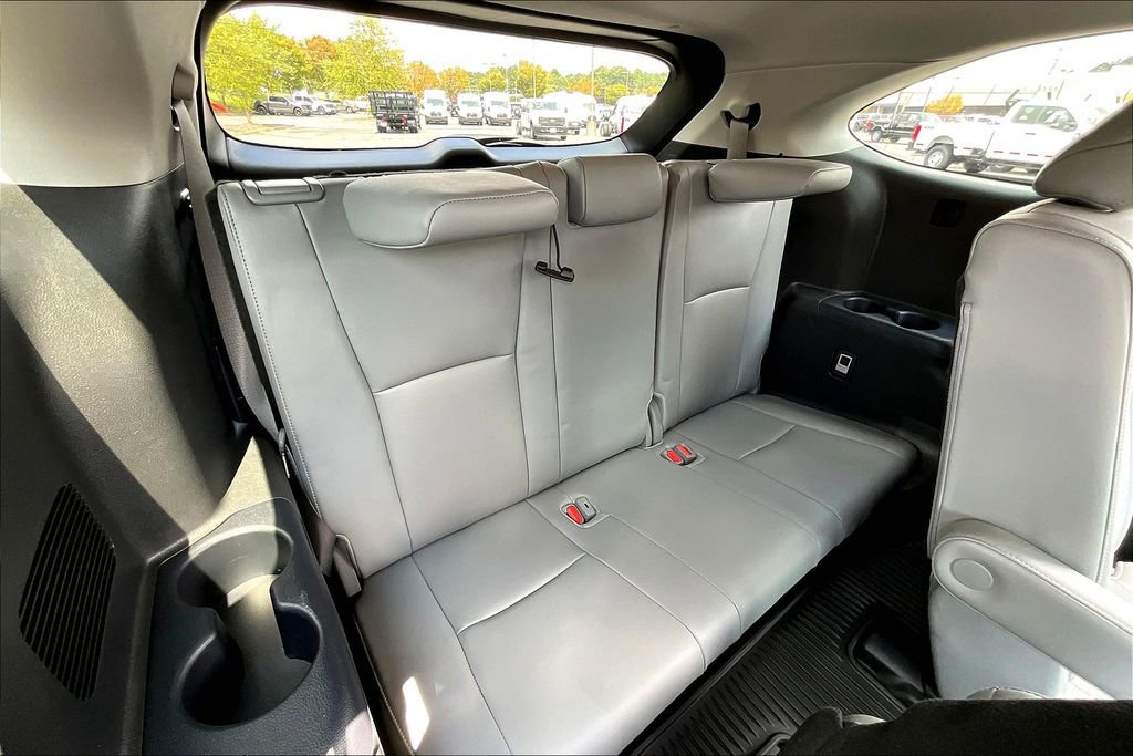 Used 2024 Toyota Highlander Limited image 28