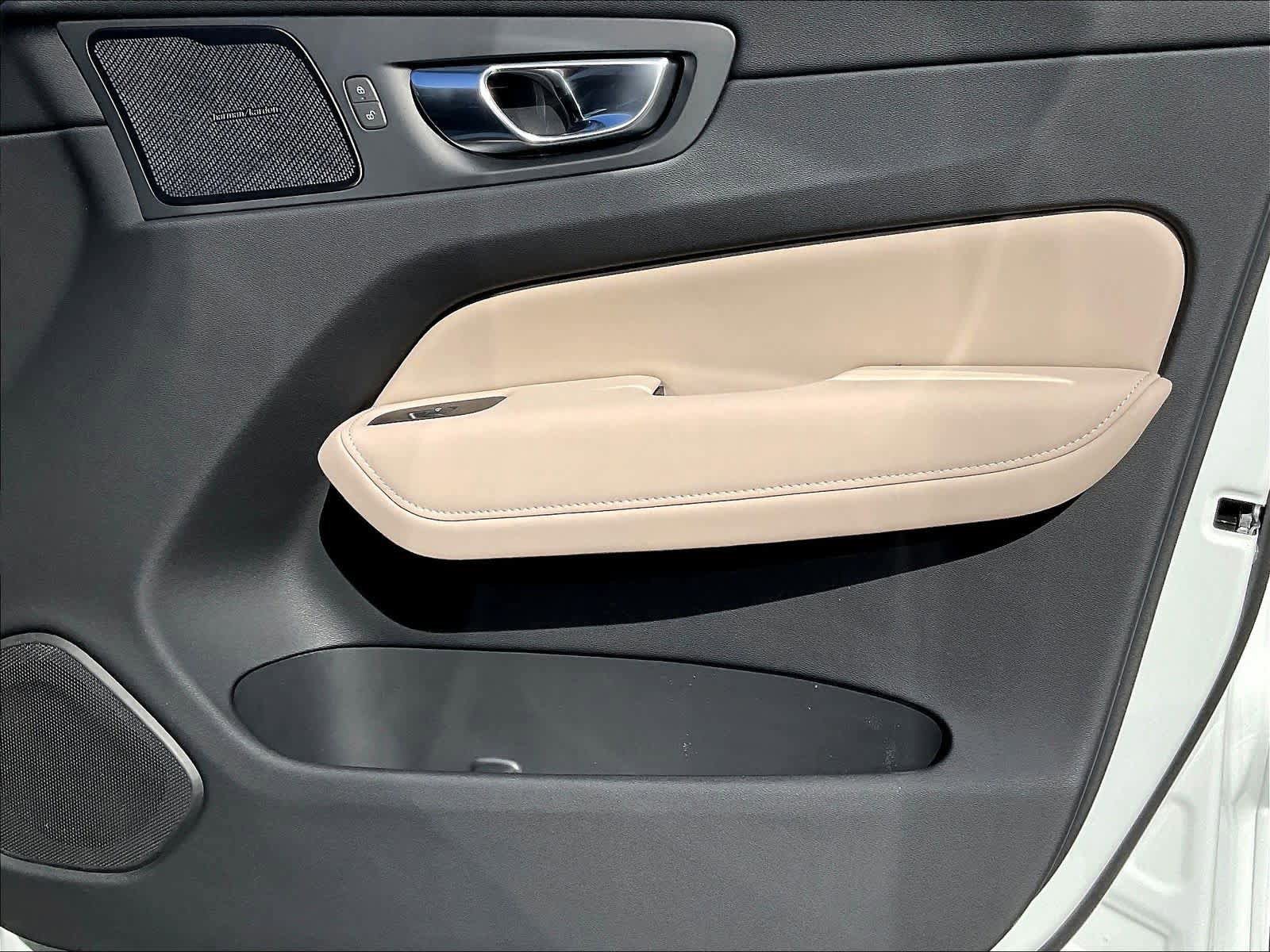 New 2026 Volvo XC60 B5 Plus w/ Climate Package AWD/4WD image 30