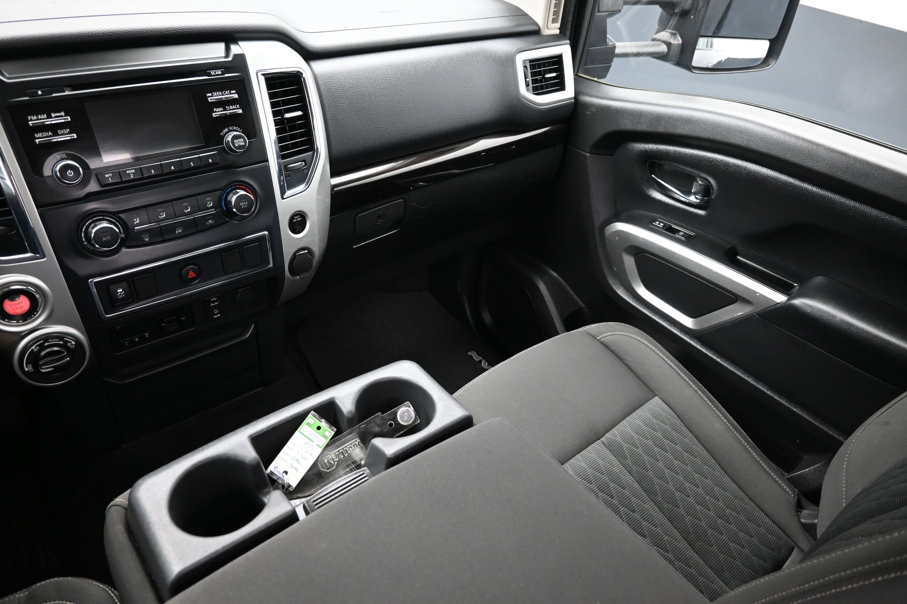 Used 2017 Nissan Titan SV AWD/4WD image 29