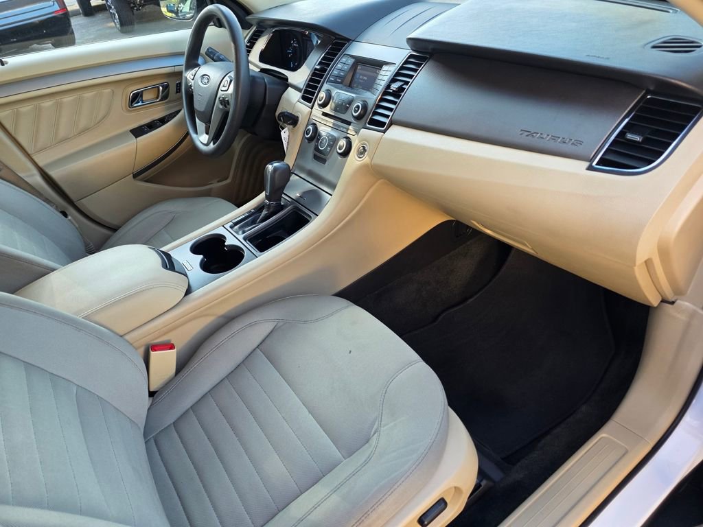 Used 2016 Ford Taurus SE image 22