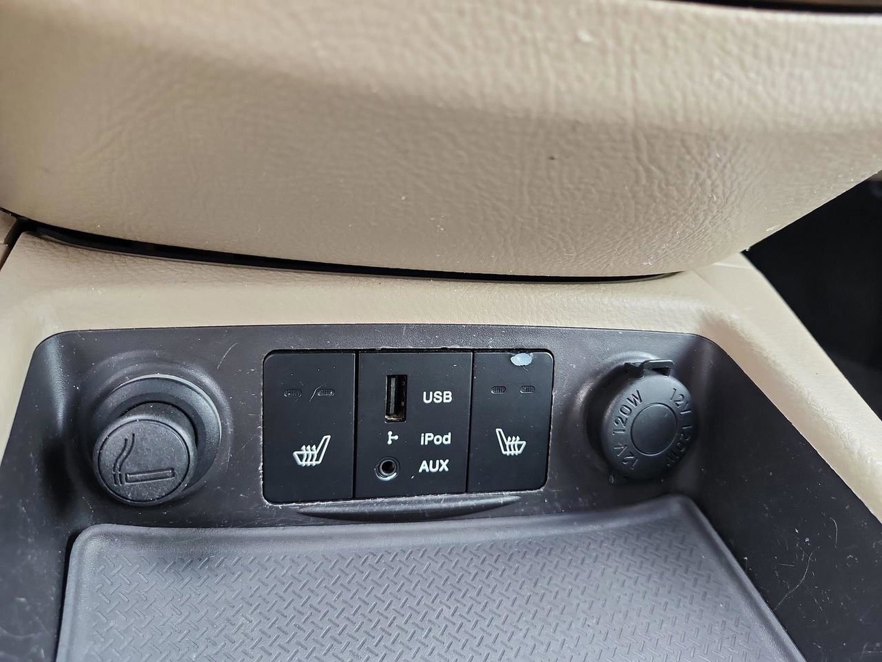 Used 2011 Hyundai Santa Fe Limited image 28