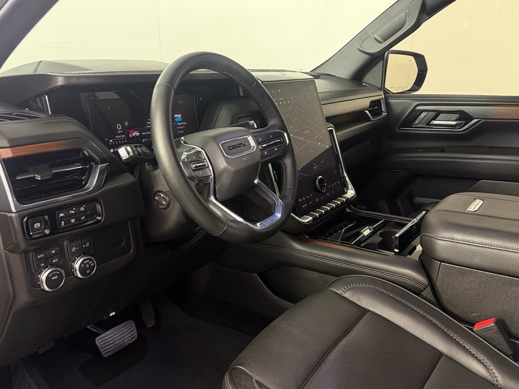 Used 2025 GMC Yukon XL Denali AWD/4WD image 12