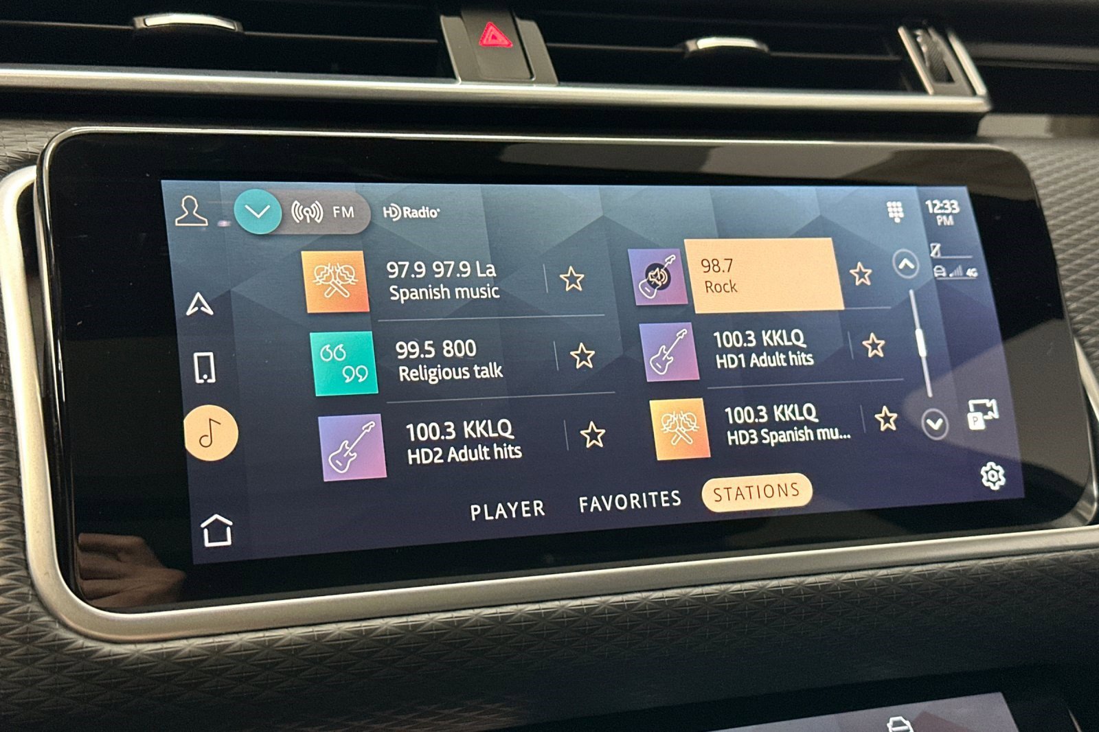 Used 2023 Land Rover Range Rover Velar R-Dynamic S image 23