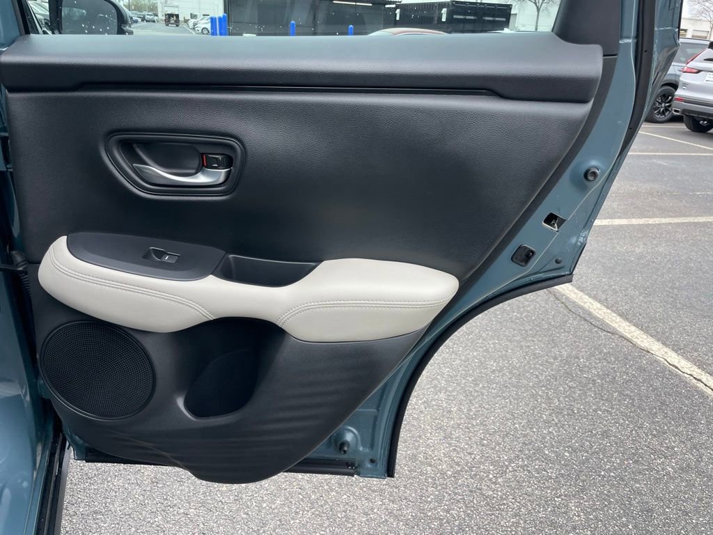 Certified 2025 Honda HR-V LX image 34