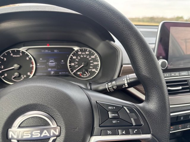 Used 2024 Nissan Altima 2.5 SV image 11