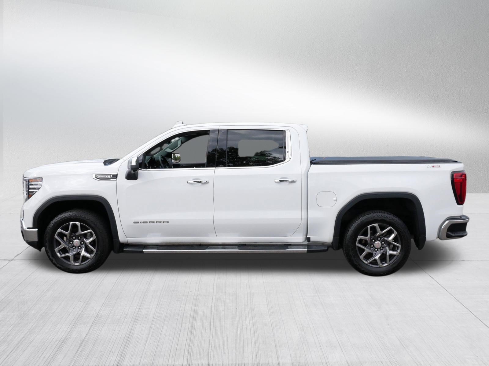 Used 2025 GMC Sierra 1500 SLT w/ SLT Premium Plus Package AWD/4WD image 4
