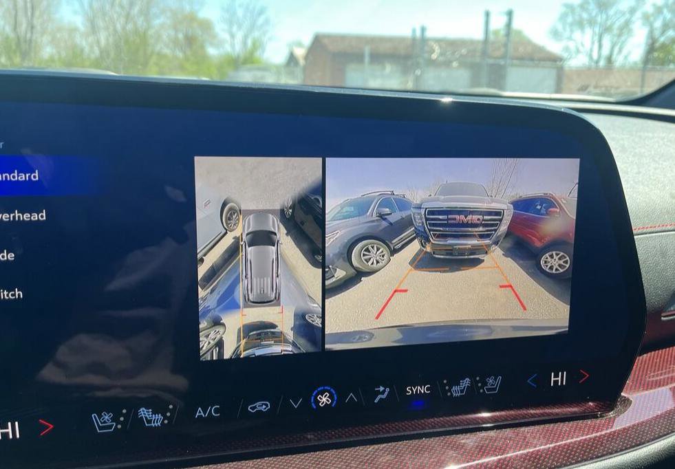 Used 2024 Chevrolet Traverse RS w/ LPO, Floor Liner Package AWD/4WD image 5