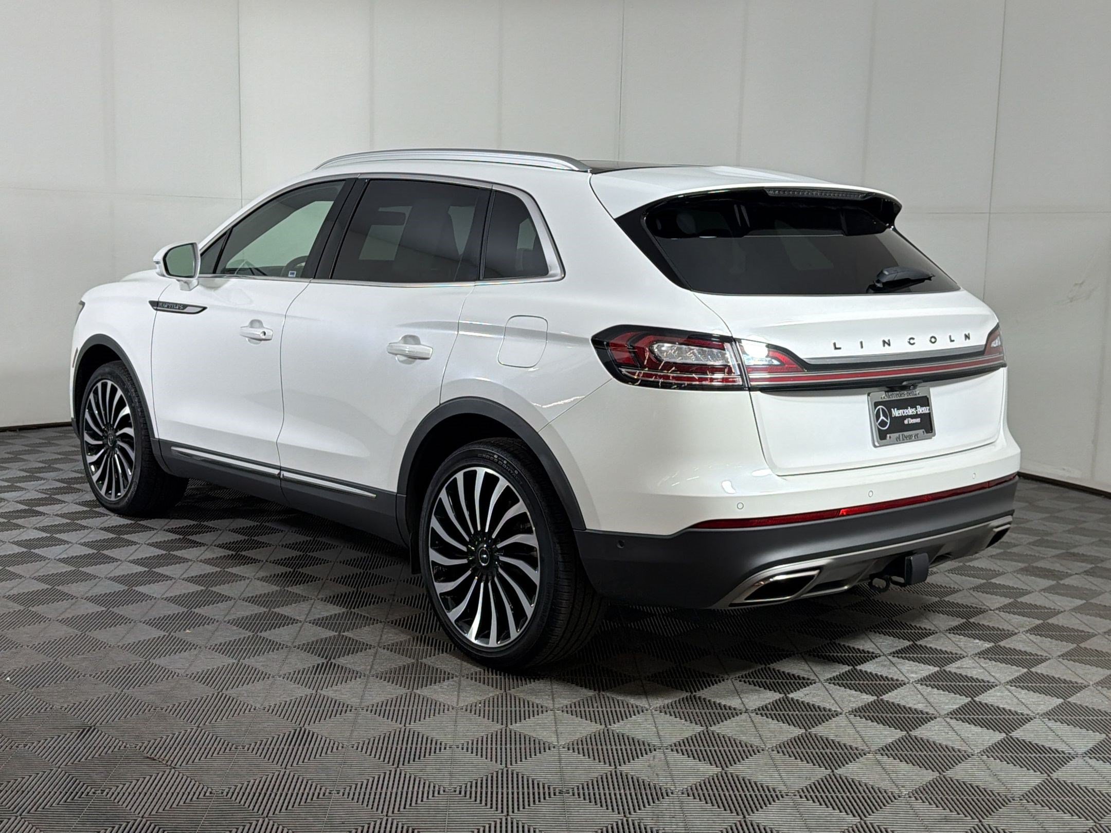 Used 2022 Lincoln Nautilus Black Label w/ Class II Trailer Tow Package AWD/4WD image 3