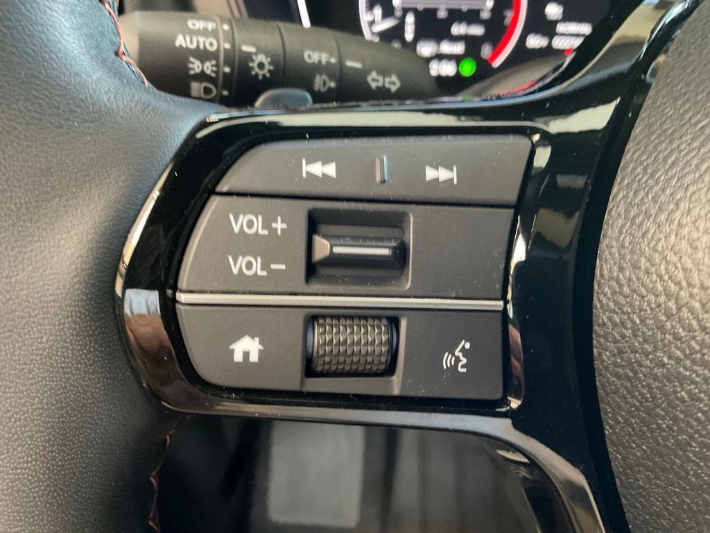 Used 2025 Honda Pilot TrailSport image 13