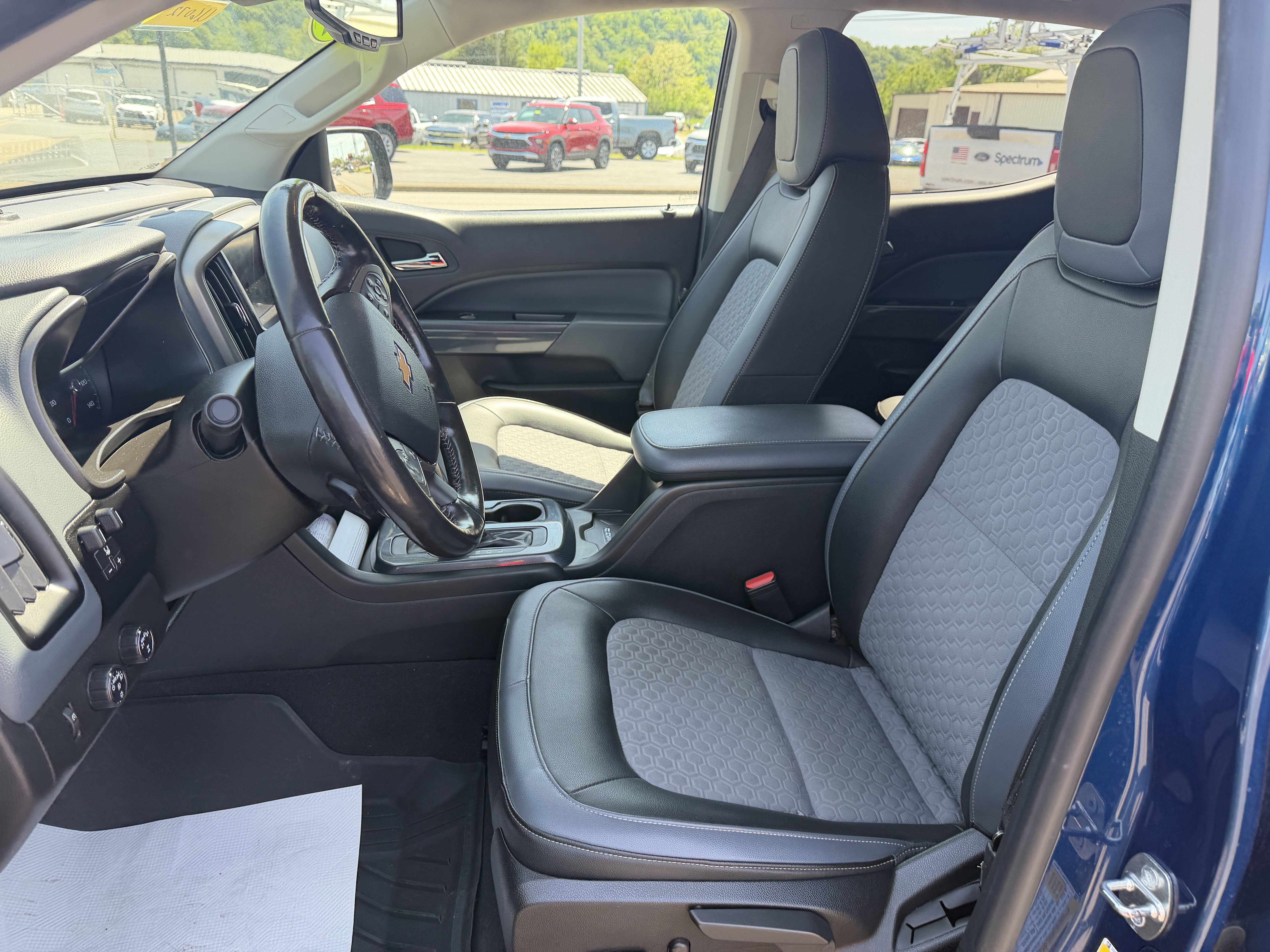 Used 2020 Chevrolet Colorado Z71 AWD/4WD image 11