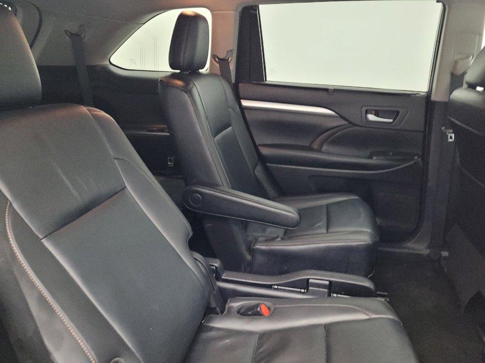 Used 2019 Toyota Highlander XLE AWD/4WD image 19