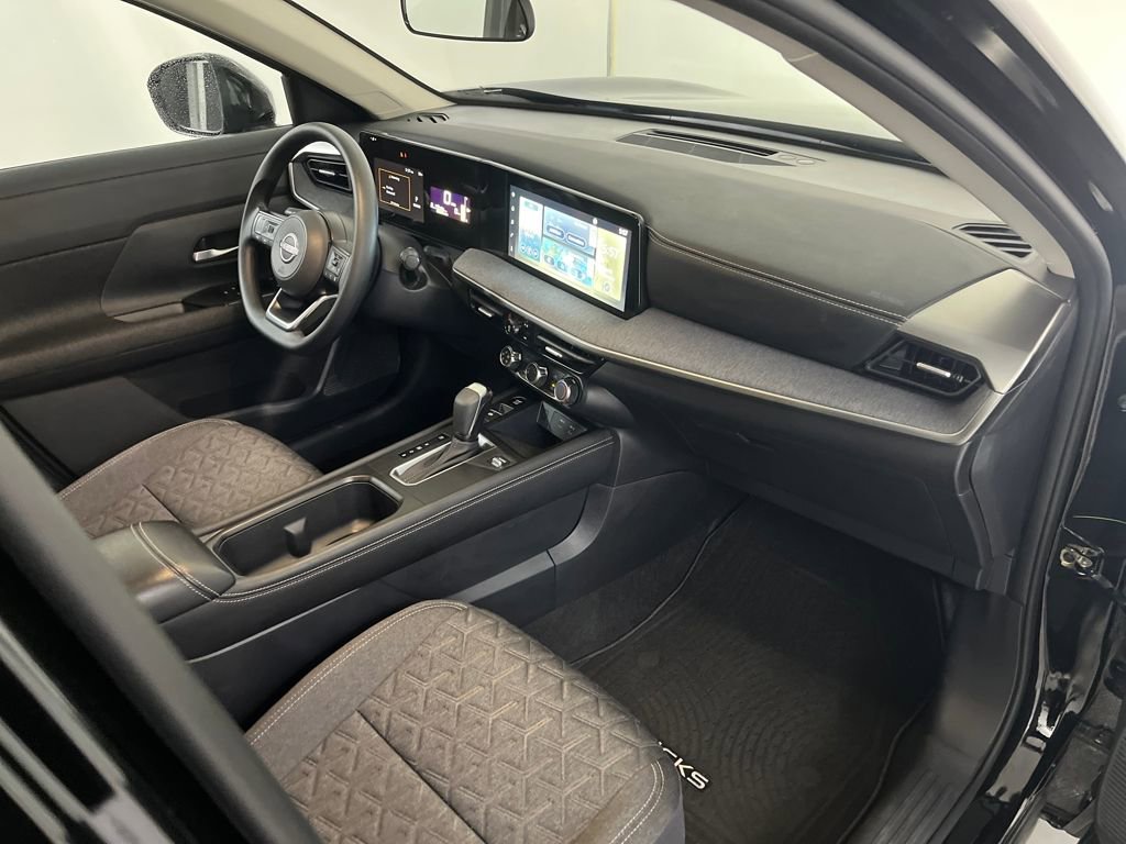Used 2025 Nissan Kicks SV image 23
