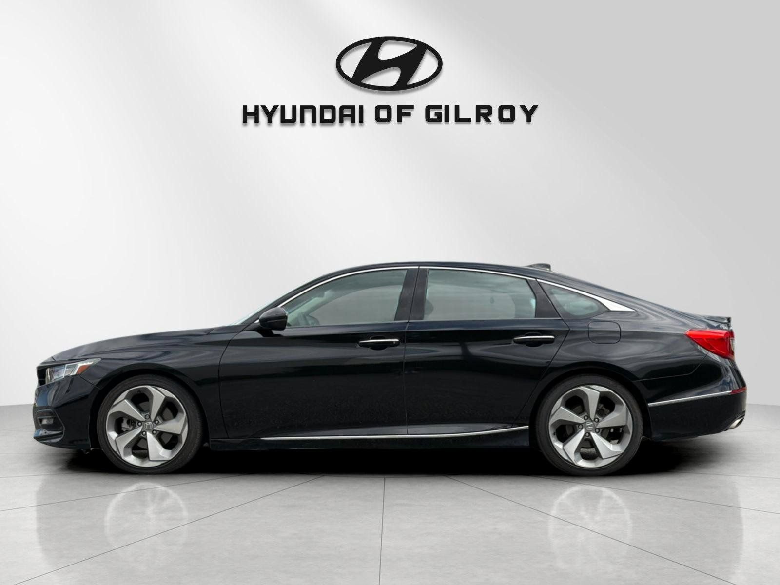 Used 2018 Honda Accord Touring image 2