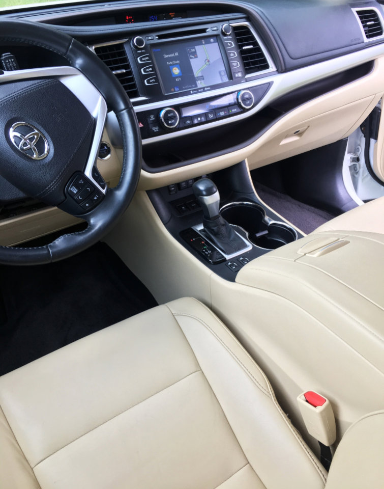Used 2017 Toyota Highlander XLE image 19