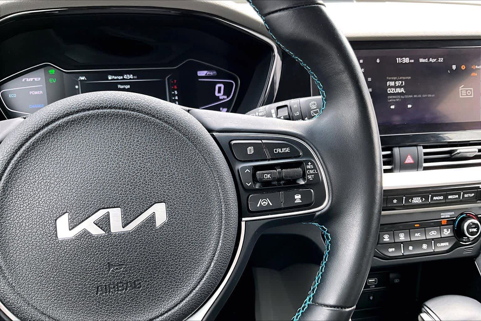 Used 2022 Kia Niro EX Premium FWD image 25