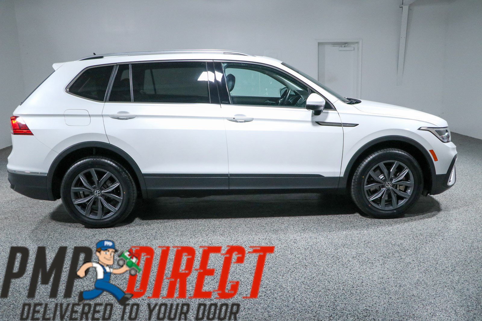 Used 2023 Volkswagen Tiguan SE w/ Panoramic Sunroof Package FWD image 6