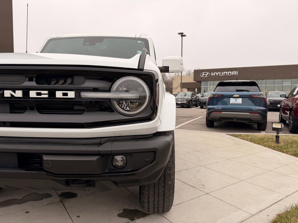 Used 2022 Ford Bronco Outer Banks image 9