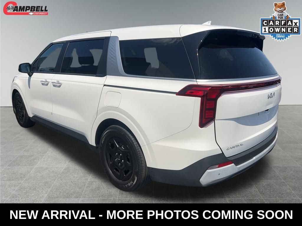 Used 2025 Kia Carnival FWD image 3