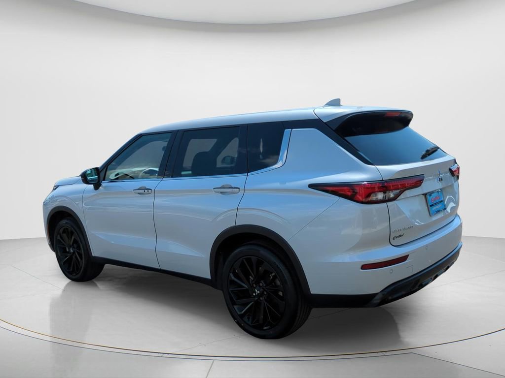 Used 2022 Mitsubishi Outlander SEL Black Edition image 6