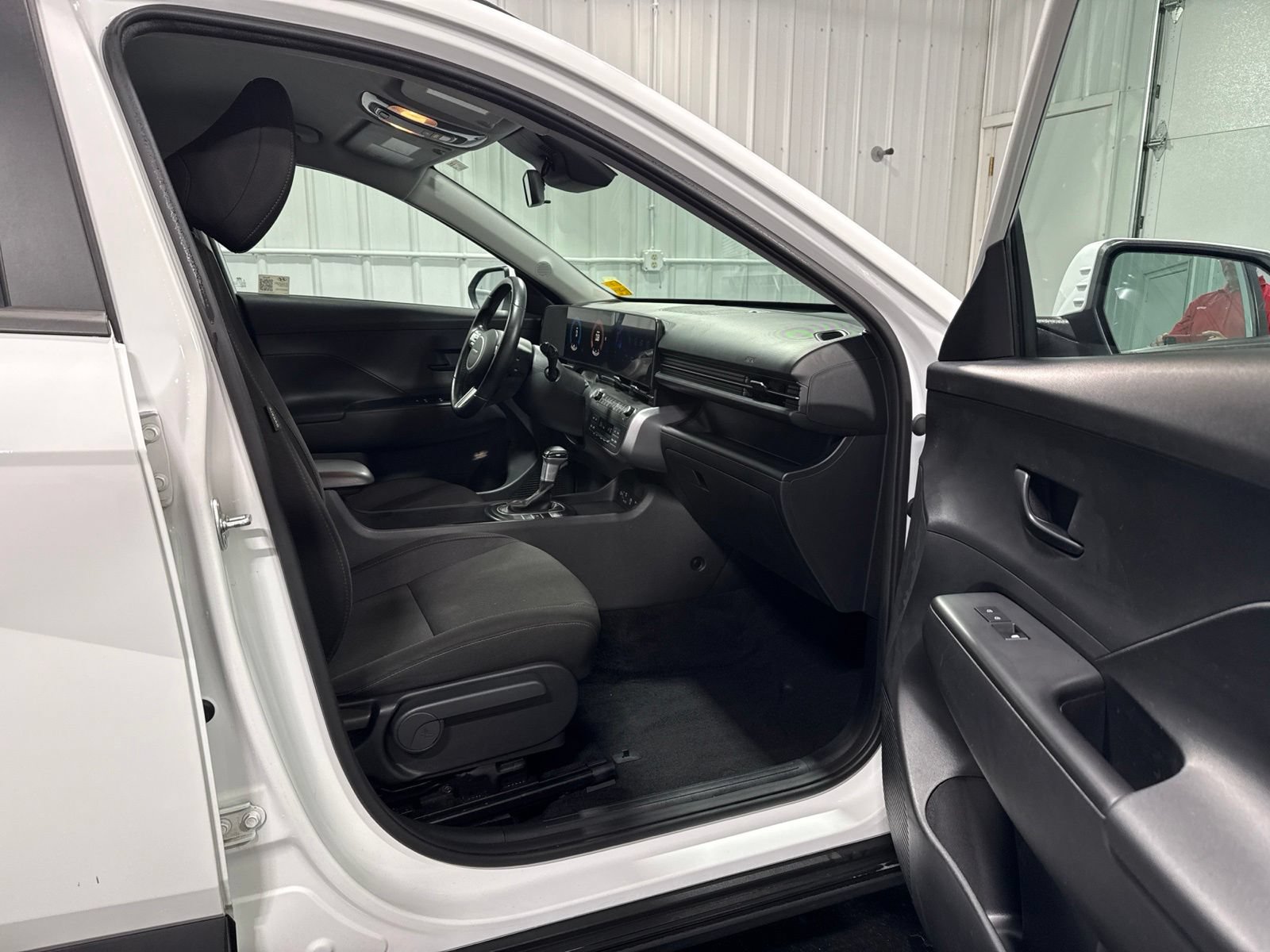 Used 2025 Hyundai Kona SEL AWD/4WD image 12
