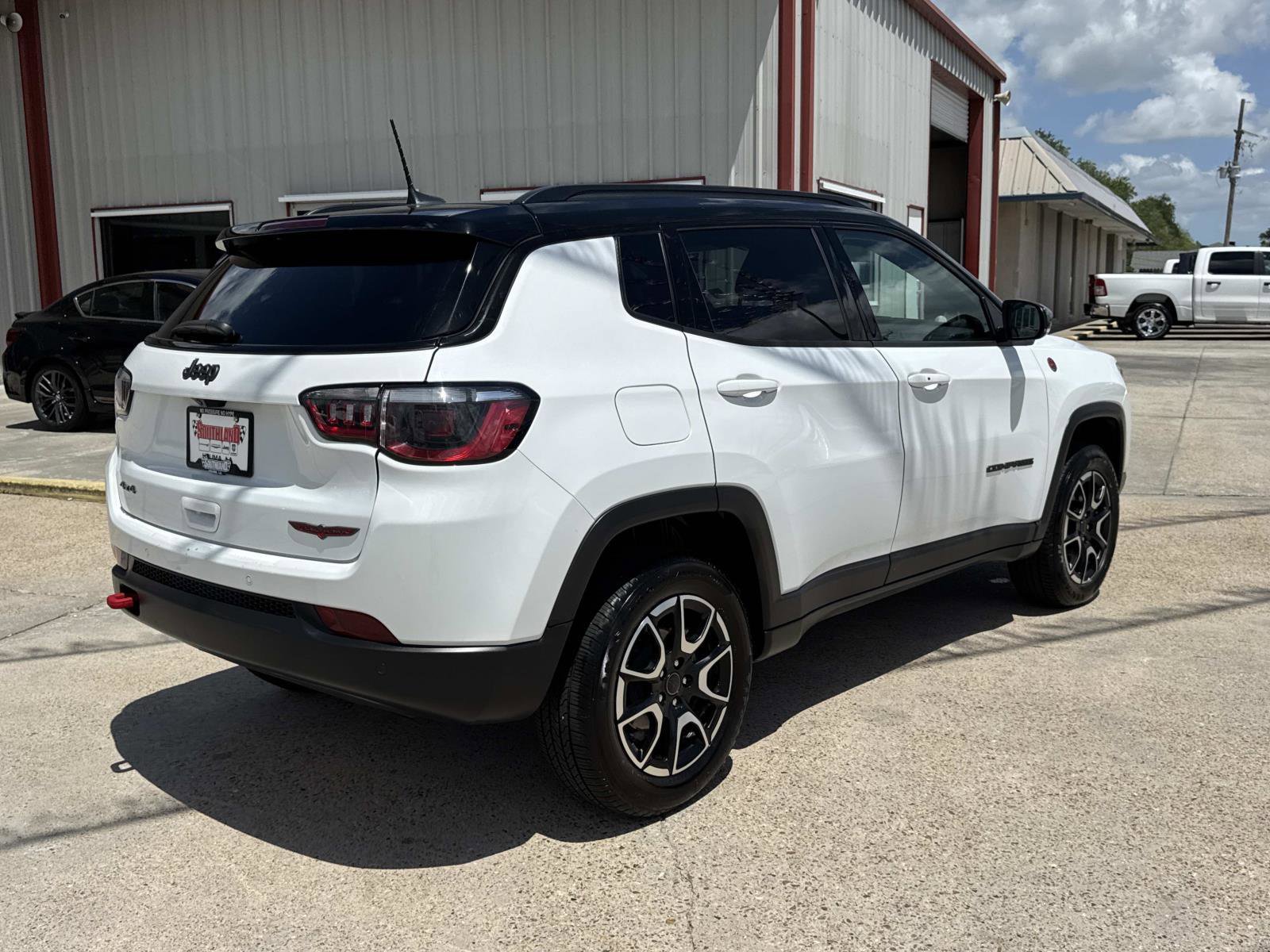 Used 2025 Jeep Compass Trailhawk AWD/4WD image 7