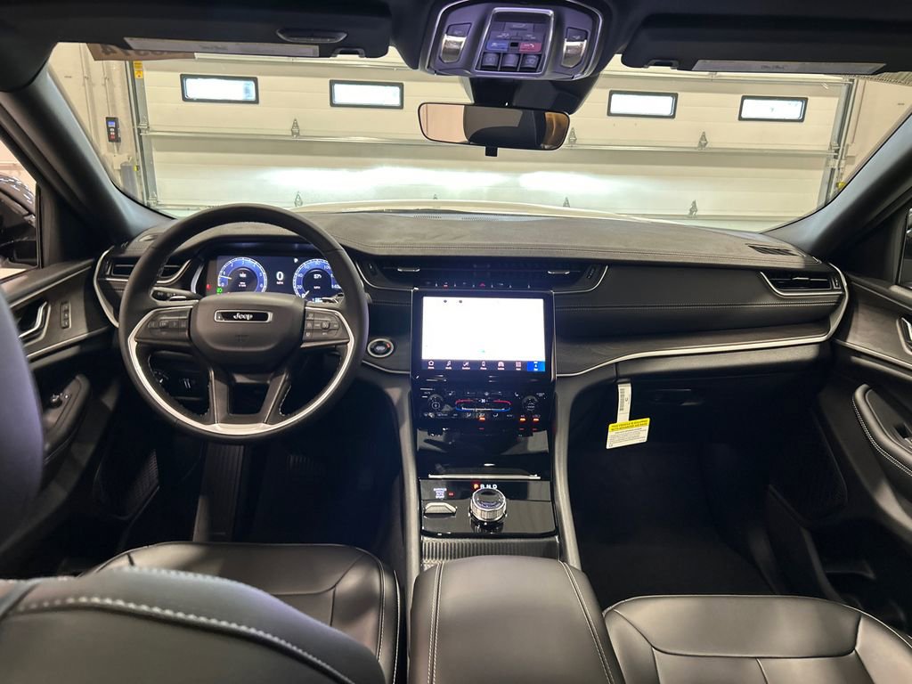 New 2025 Jeep Grand Cherokee Limited image 29