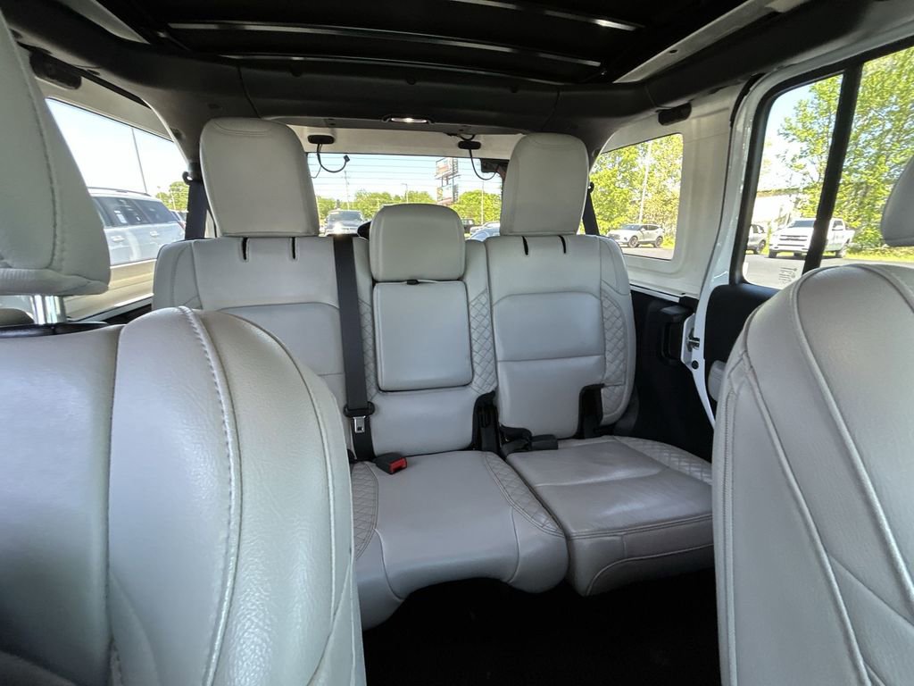 Used 2023 Jeep Wrangler Unlimited Sahara AWD/4WD image 15