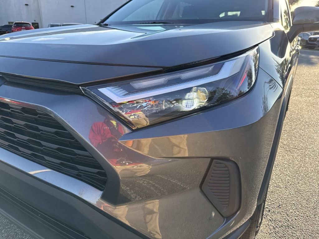 Used 2022 Toyota RAV4 XLE w/ Convenience Package image 10