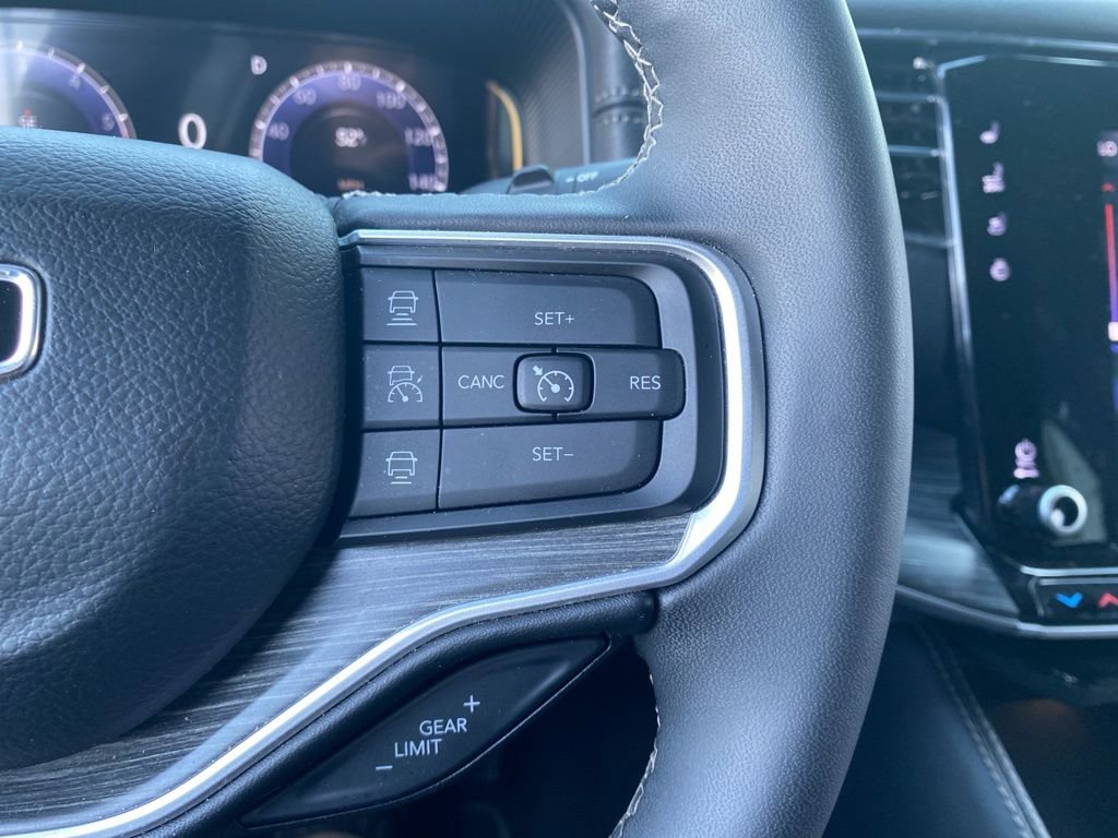 Used 2024 Jeep Wagoneer L Series II w/ Flexible Seating Group image 15