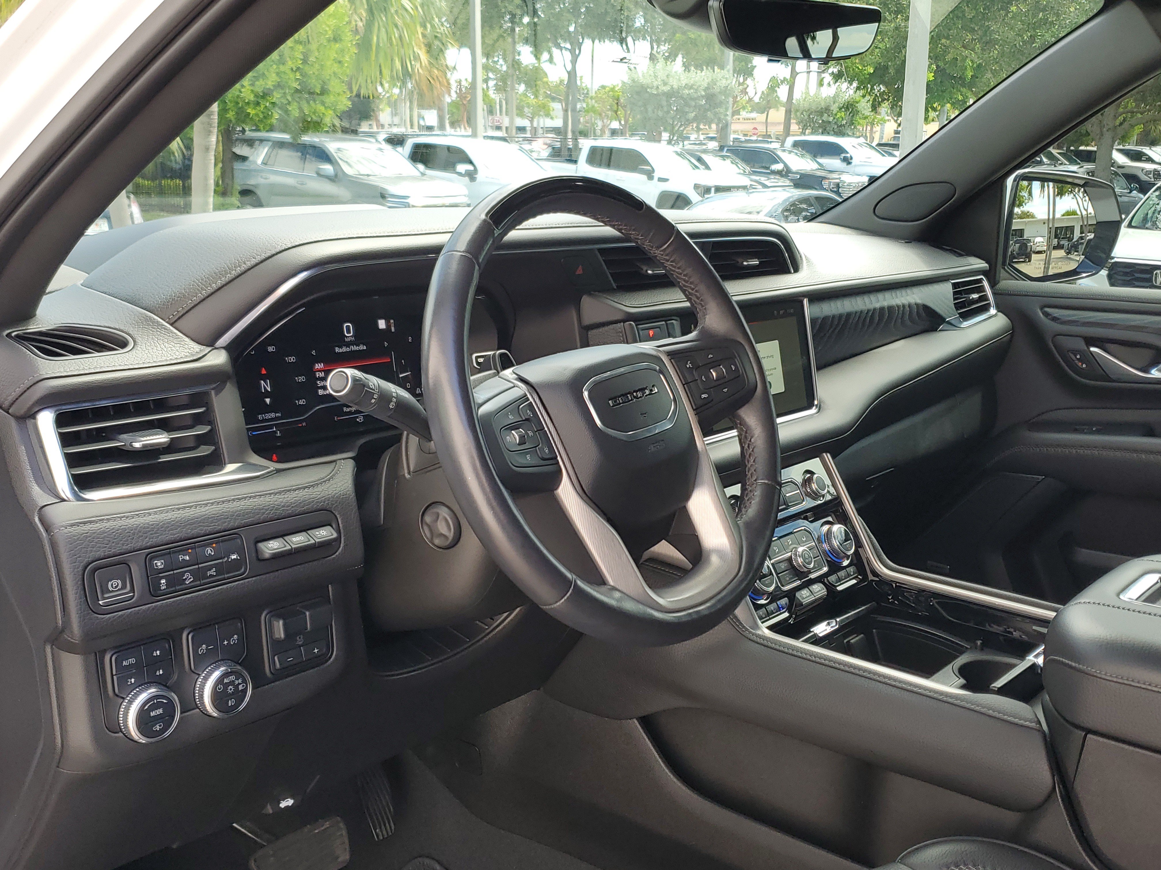Used 2023 GMC Yukon XL Denali w/ Denali Reserve Package AWD/4WD image 11