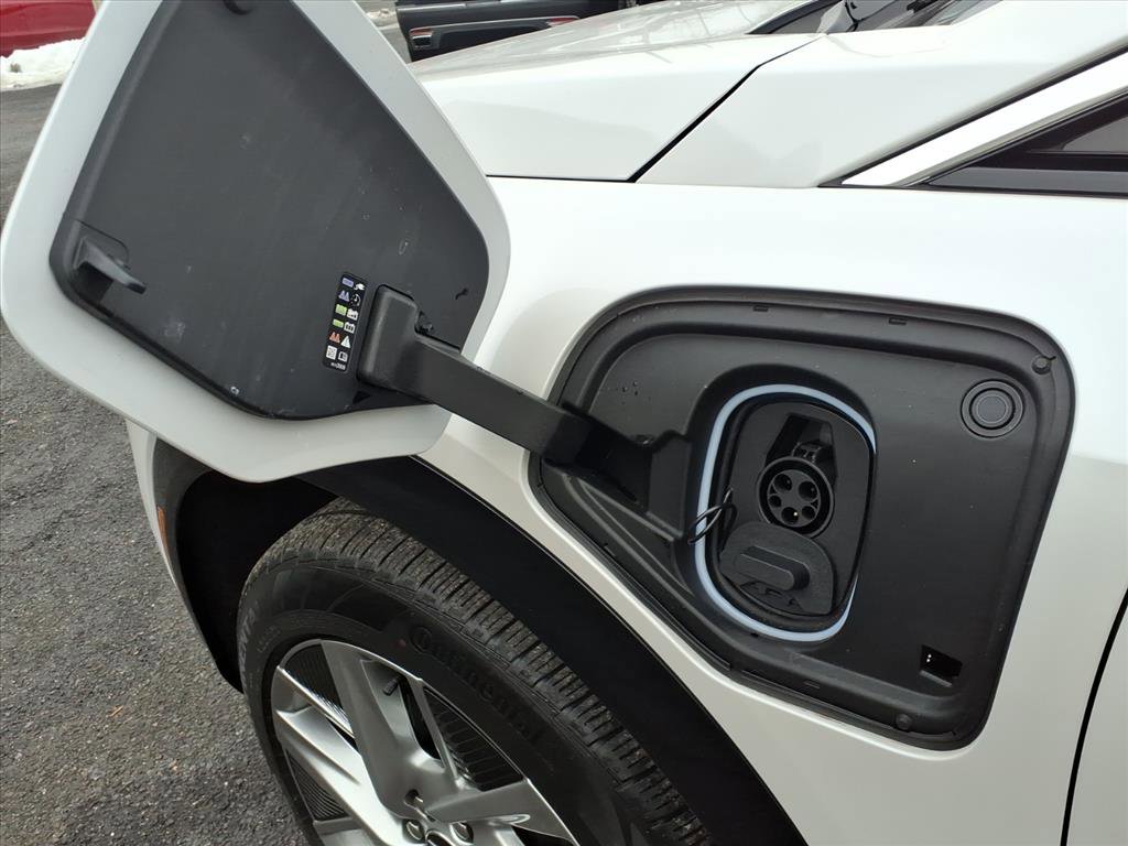 Certified 2025 Cadillac Optiq Luxury 1 w/ LPO, Floor Liner Package image 10