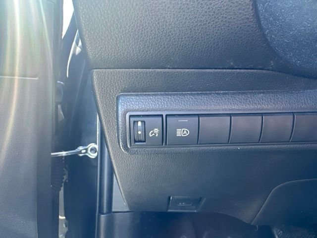 Used 2021 Toyota Corolla LE FWD image 11