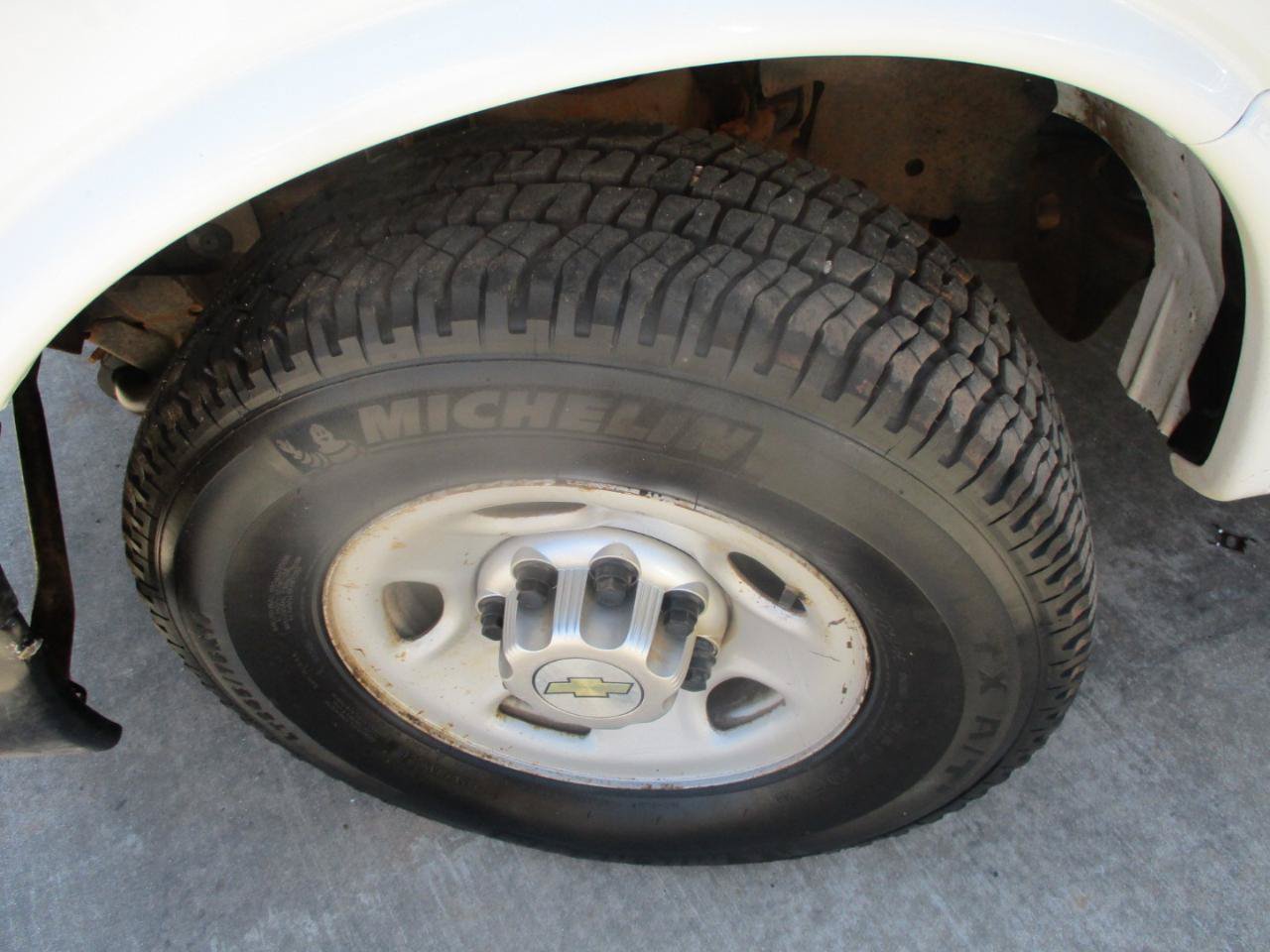 Used 2011 Chevrolet Express 2500 RWD image 20