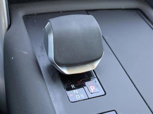 Used 2025 Land Rover Discovery Dynamic SE image 12