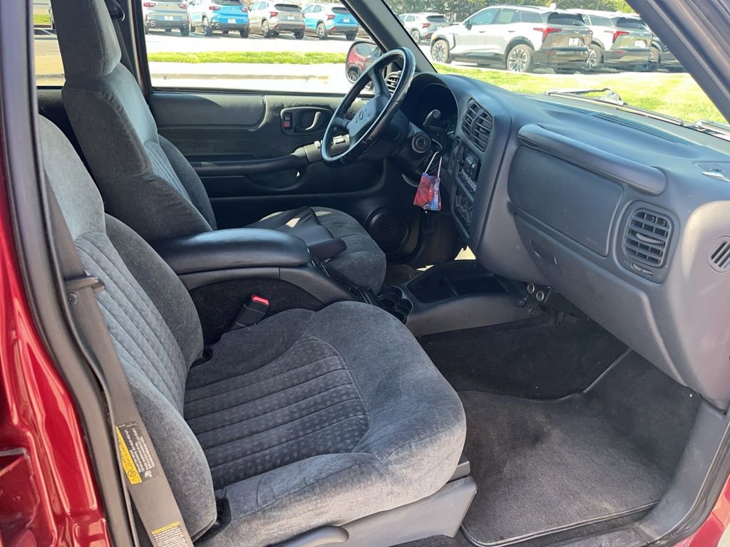 Used 2002 Chevrolet Blazer LS w/ Preferred Equipment Group image 3