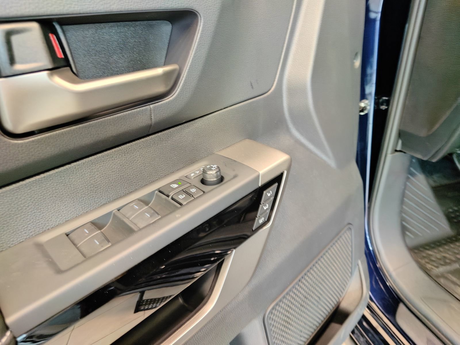 New 2026 Toyota Tundra Limited AWD/4WD image 8