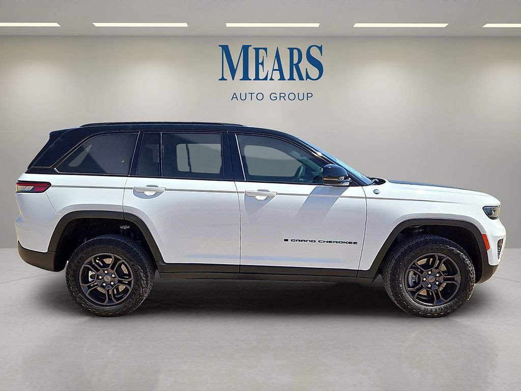 Used 2024 Jeep Grand Cherokee Trailhawk image 6