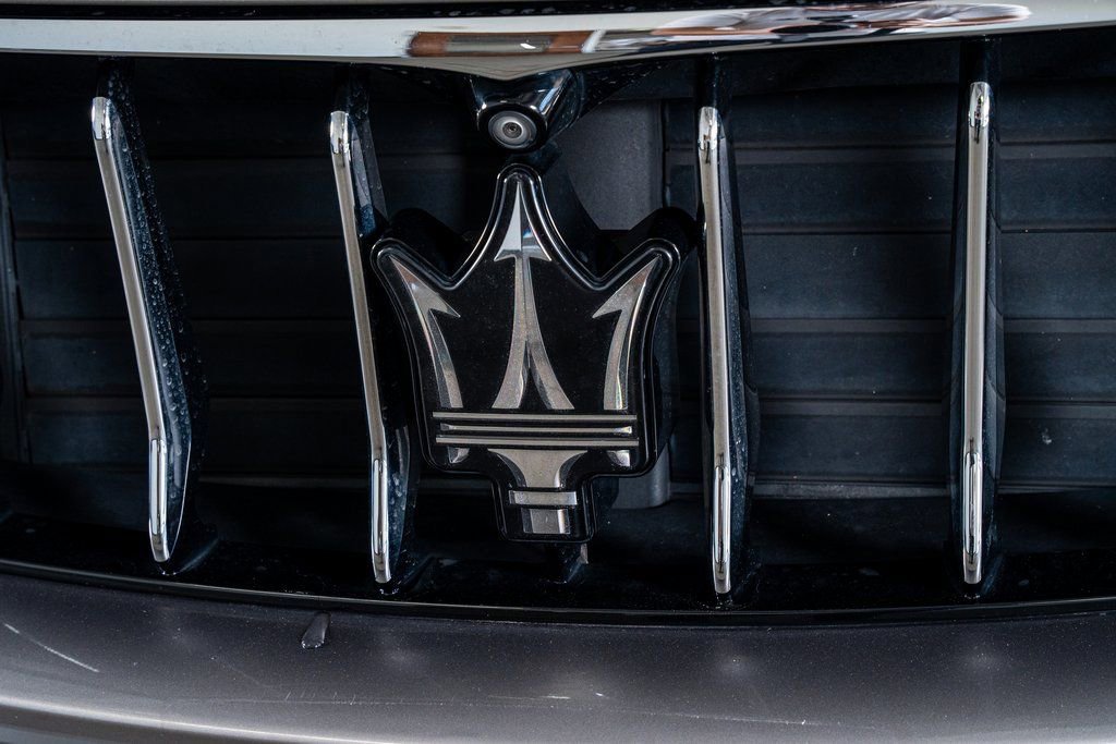 Used 2017 Maserati Levante w/ Luxury Package image 17