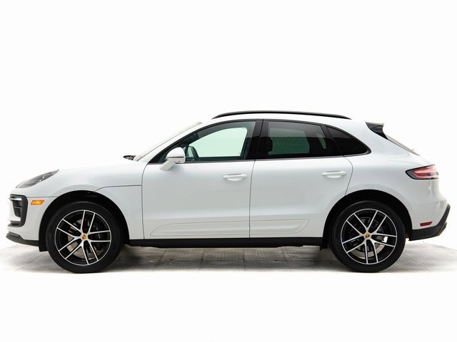 Certified 2025 Porsche Macan image 2