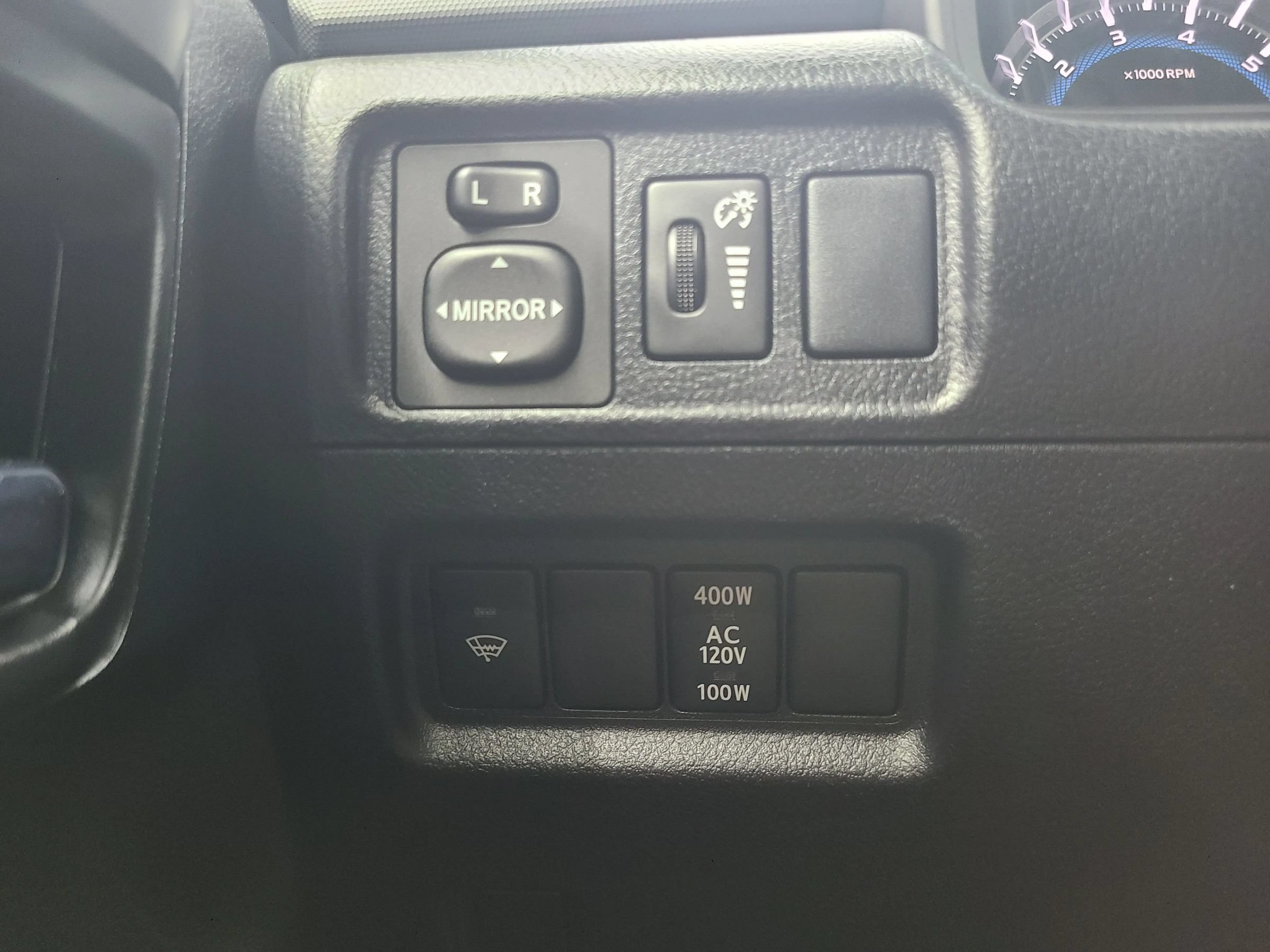 Used 2017 Toyota 4Runner SR5 AWD/4WD image 28