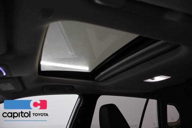 Certified 2022 Toyota Corolla Cross LE w/ Moonroof Package AWD/4WD image 14