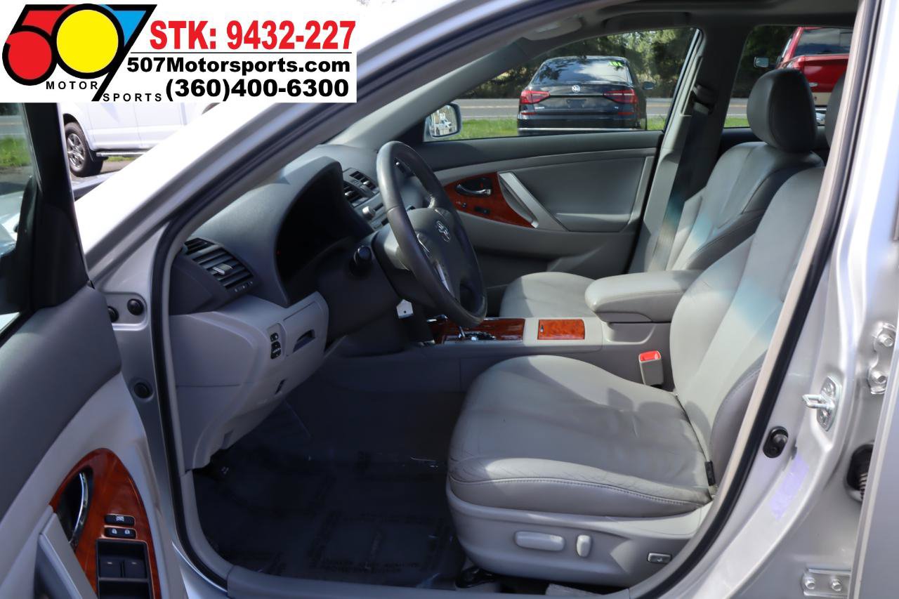 Used 2010 Toyota Camry SE FWD image 13
