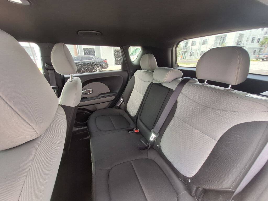 Used 2016 Kia Soul + FWD image 19