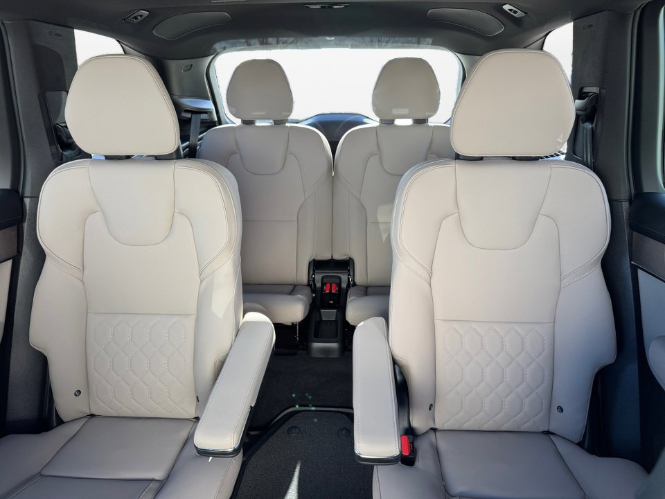 New 2026 Volvo XC90 T8 Plus w/ Protection Package Premier image 12