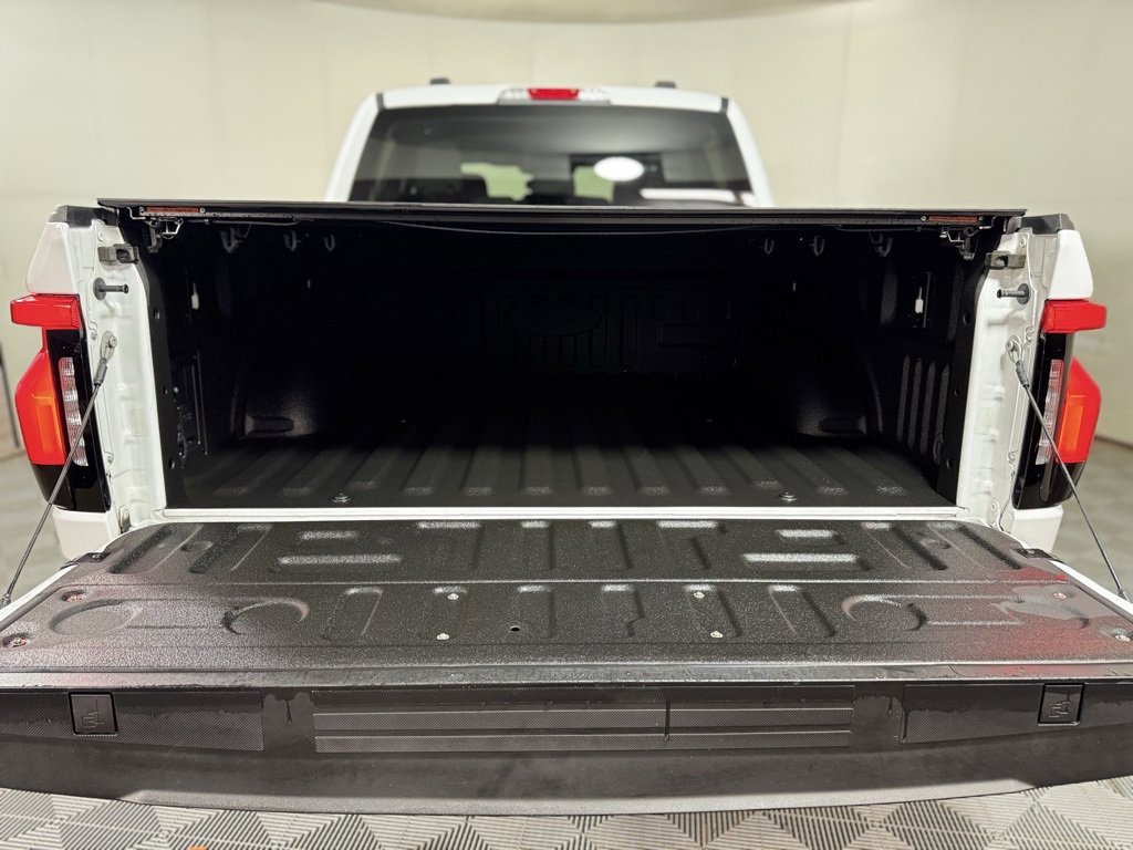 Used 2022 Ford F150 Lightning Pro image 8
