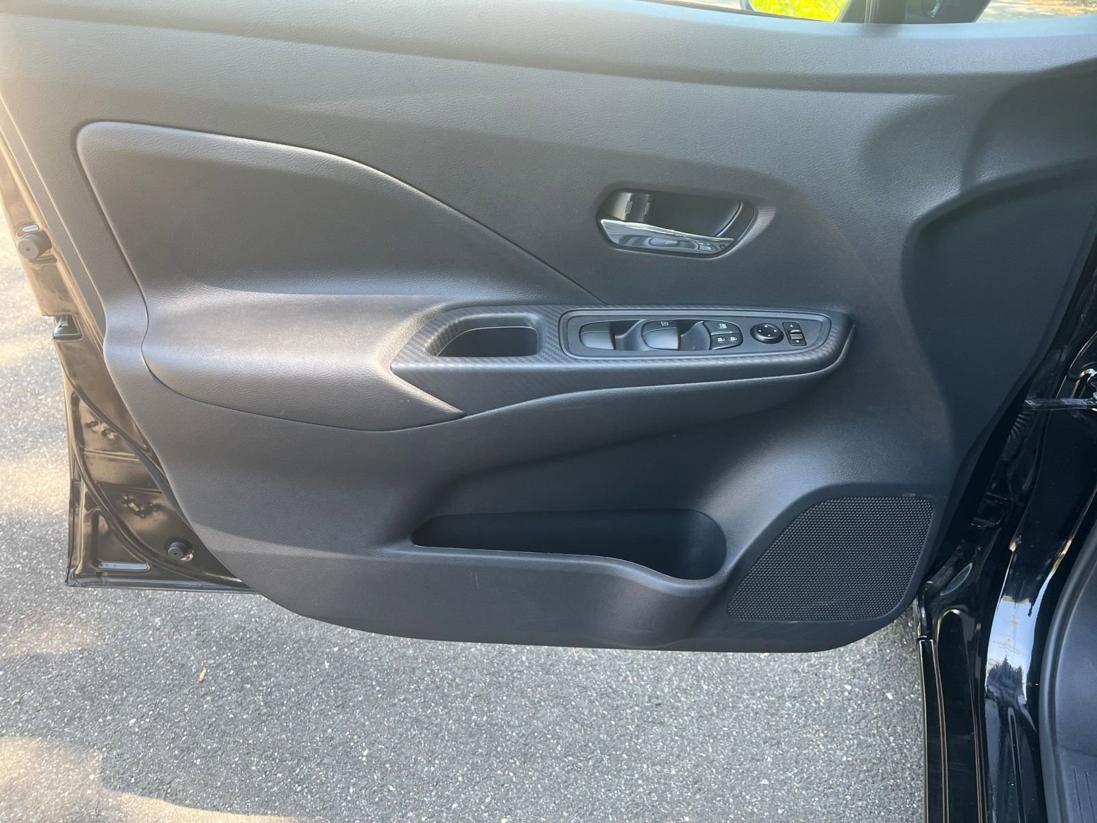 Used 2025 Nissan Versa SV FWD image 18