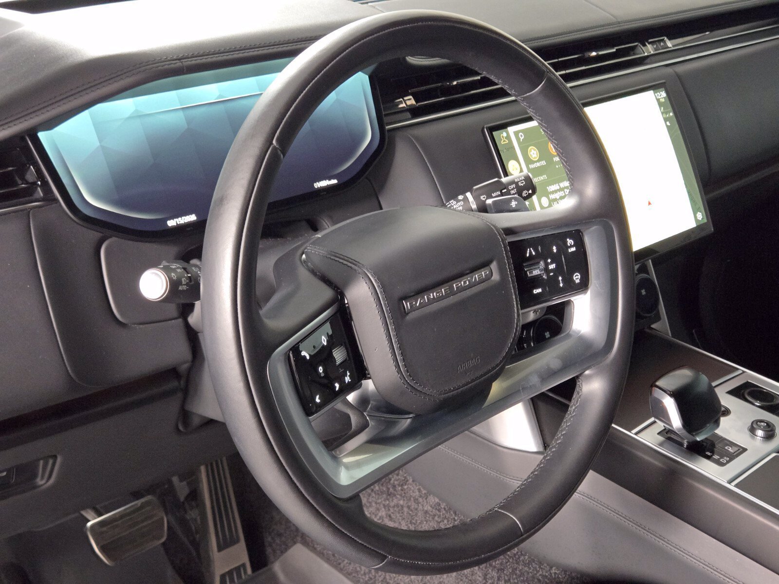 Used 2023 Land Rover Range Rover SV AWD/4WD image 24